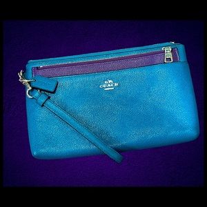 COACH
Small Wristlet